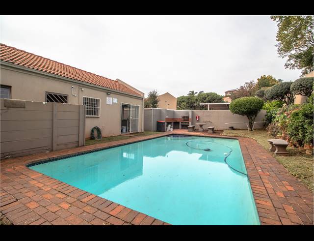 2 BEDROOM SECTIONAL TITLE FOR SALE IN BEDFORD GARDENS